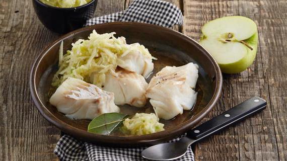 Изысканная треска с яблочным соусом и острым хреном: вкус, аромат и текстура
