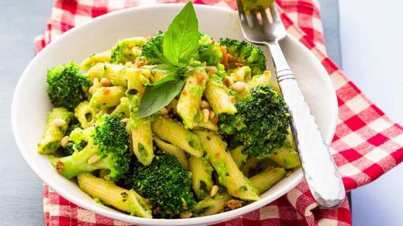 Паста пенне с брокколи и зеленым горошком — вкусный и полезный вариант для повседневного рациона