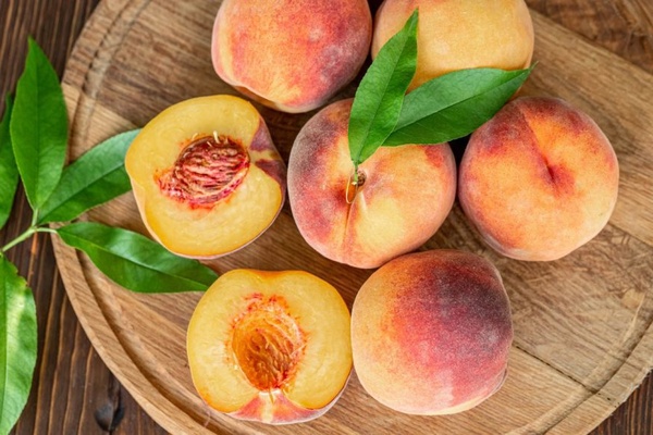 Персик: полезные свойства, сорта, применение и кулинарные рецепты
