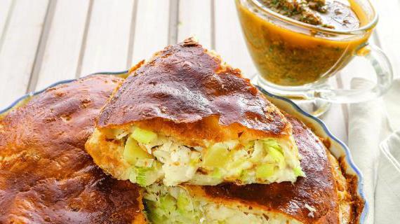 Вкусный пирог с треской и луком-пореем: идеальное блюдо для семейного обеда в выходные