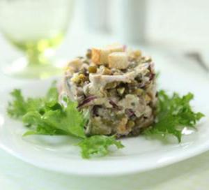 Питательный салат с машем, грибами и сыром