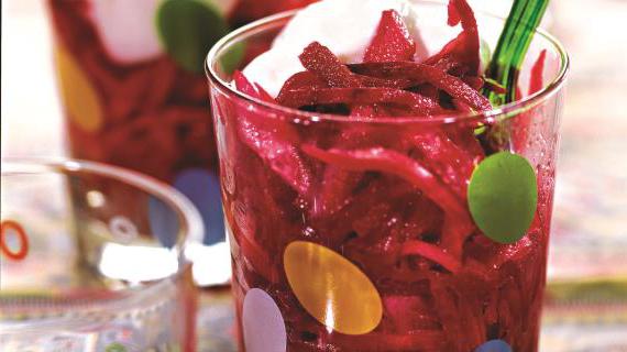 Полезный салат из свеклы и моркови с яблоком
