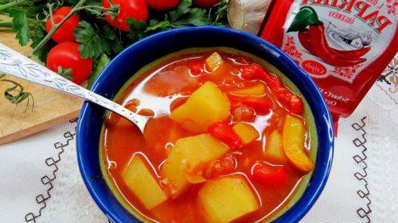 Постный суп-гуляш с овощами и ароматными специями