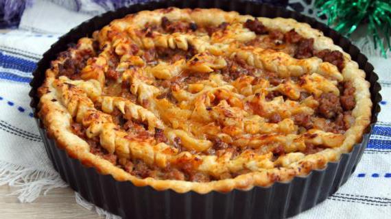 Праздничный мясной пирог на зимние торжества