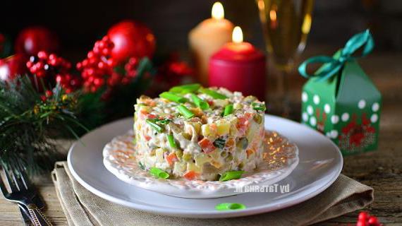 Праздничный салат с курицей и осьминогом — оригинальное блюдо для любого застолья