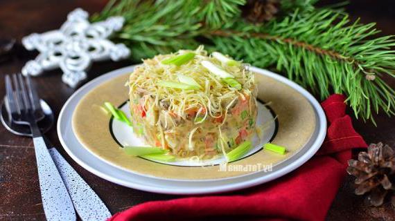 Праздничный салат с печенью и мандаринами - оригинальный вкус для любого застолья