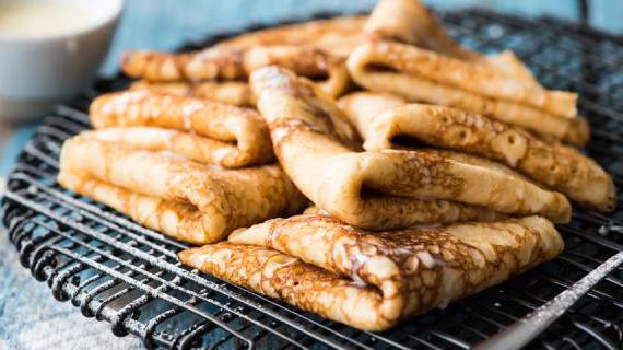 Вкусные и мягкие дрожжевые блины, которые покорят сердца всей семьи