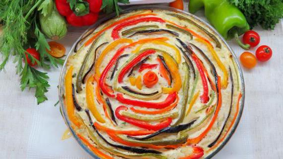 Радужная запеканка с куриным фаршем, рисом и овощами — яркое и вкусное блюдо