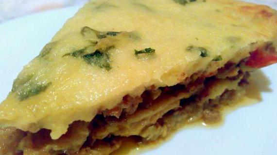 Рецепт ароматной мусаки с бараньим фаршем, баклажанами и сырным соусом