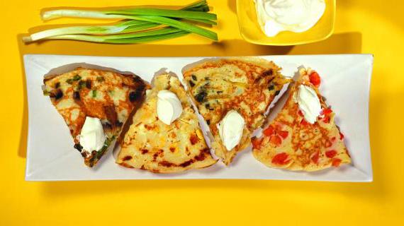 Рецепт блинов с разнообразными начинками: морковь, грибы и яйца