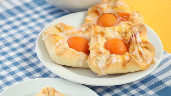 Рецепт дениша с абрикосовым джемом и свежими абрикосами