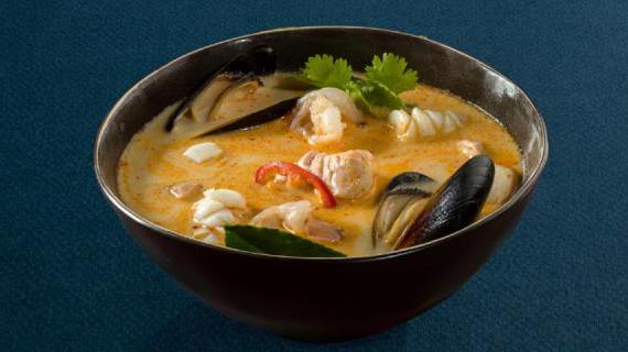 Рецепт домашнего том ям с кетой, морепродуктами и рисом