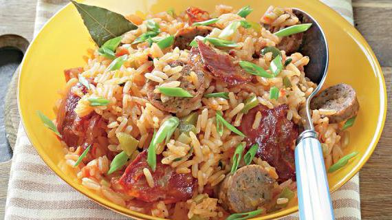 Рецепт Джамбалайи: Ароматный рис с копченостями и овощами