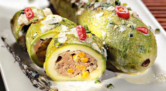 Рецепт фаршированных кабачков с куриным фаршем и сметанным соусом