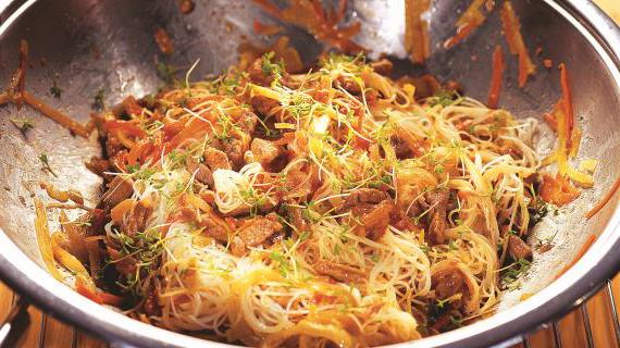Рецепт фунчозы с говядиной и овощами — ароматное азиатское блюдо