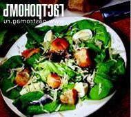Рецепт классического салата Цезарь с анчоусами и пармезаном