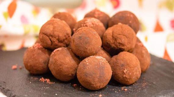 Рецепт кофейных трюфелей с миндалем и финиками