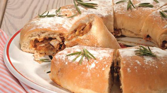 Рецепт кольца с курицей – ароматная выпечка с острой начинкой