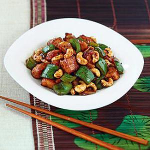 Быстрый и вкусный ужин: курица с орехами кешью и овощами за 30 минут