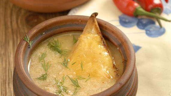 Рецепт лукового супа по-домашнему с куриным фаршем и пармезаном
