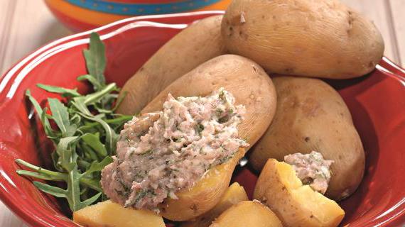 Вкусный десерт из молодого картофеля с ароматным селедочным маслом — простой, но незабываемый рецепт