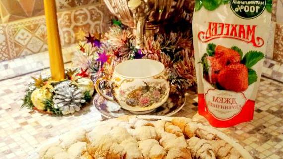 Рецепт новогодних рогаликов с джемом от Махеевъ — вкусное и простое угощение для праздника