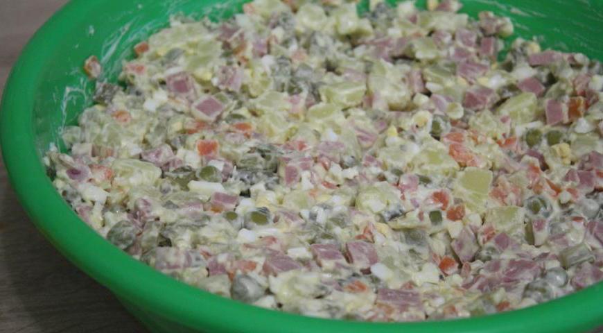 Тщательно перемешать все ингредиенты. При необходимости досолить по вкусу.