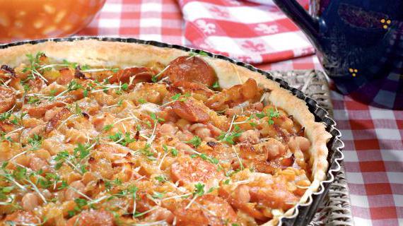 Вкусный пирог с фасолью и беконом — идеальное блюдо для семейного ужина