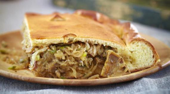 Вегетарианский пирог с грибами и квашеной капустой — вкусный и полезный десерт на пост