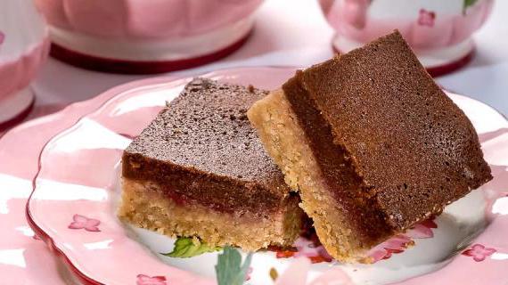Вкусный брауни с орехами и вишневым джемом: пошаговый рецепт для домашней кухни