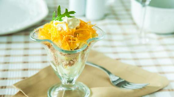 Рецепт салата Мимоза с сыром и рыбными консервами (без использования яиц)