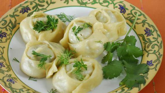 Сочные манты с ароматным маринованным мясом по-узбекски: вкусная традиция