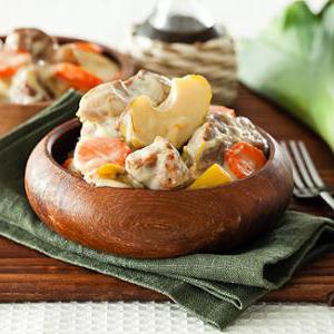 Свинина по-нормандски в мультиварке с яблоками и сметаной: ароматное блюдо для семейного ужина