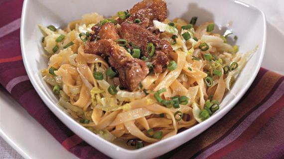 Рецепт утиного филе с домашней лапшой и овощами
