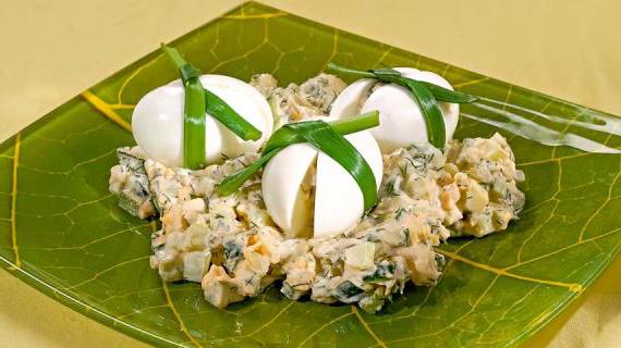 Рецепт вкусного картофельного салата с яйцами и свежими овощами