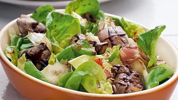 Рецепт вкусного салата с куриной печенкой