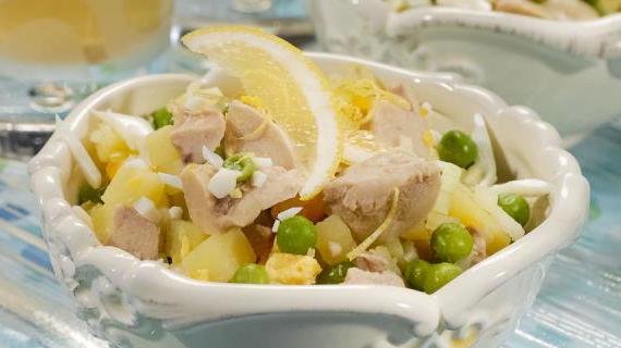 Рецепт вкусного салата с печенью трески и зеленым горошком