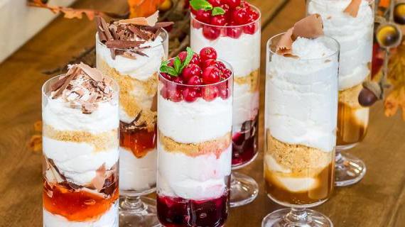 Роскошное Трайфл-Ассорти с Карамелью, Шоколадом и Ягодами