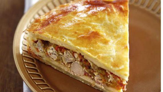 Роскошный пирог с начинкой из свинины
