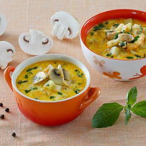 Роскошный сырный суп с шампиньонами, приготовленный в мультиварке