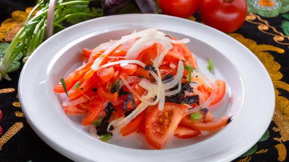 Салат Ачучук - острый нож узбекской кухни