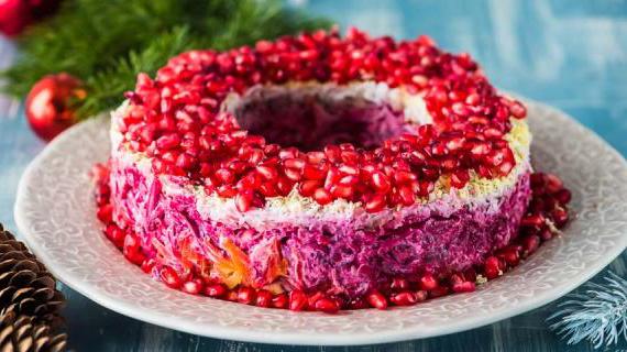 Салат Гранатовый браслет с курицей: классический рецепт