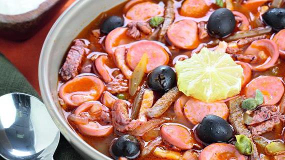 Сборная солянка с сосисками: классический рецепт