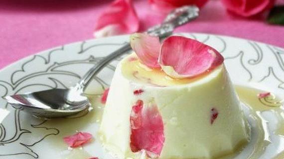 Шафрановый Йогуртовый Мусс с Цветочным Медом и Розовыми Лепестками: Изысканный Десерт для Особого Случая