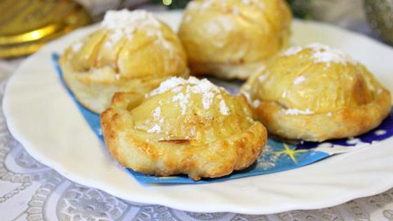Слоеные слойки с яблоками — простая выпечка к чаю