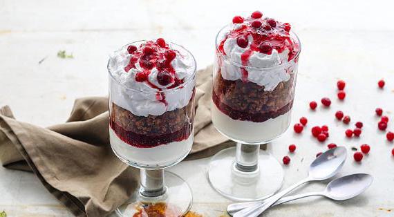 Слоеный десерт 'Амброзия' из черствого хлеба — вкусное второе рождение