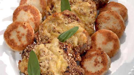 Сочная свиная шейка с ароматными картофельными крокетами – праздничное блюдо по-домашнему