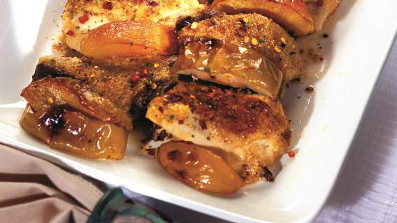 Сочная утка с курицей, запеченные в духовке с фруктами