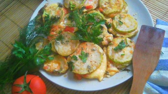 Сочная запеканка из кабачков с помидорами и сырной корочкой