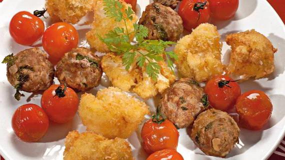 Сочные фрикадельки с цветной капустой и черри: вкусный ужин за полтора часа